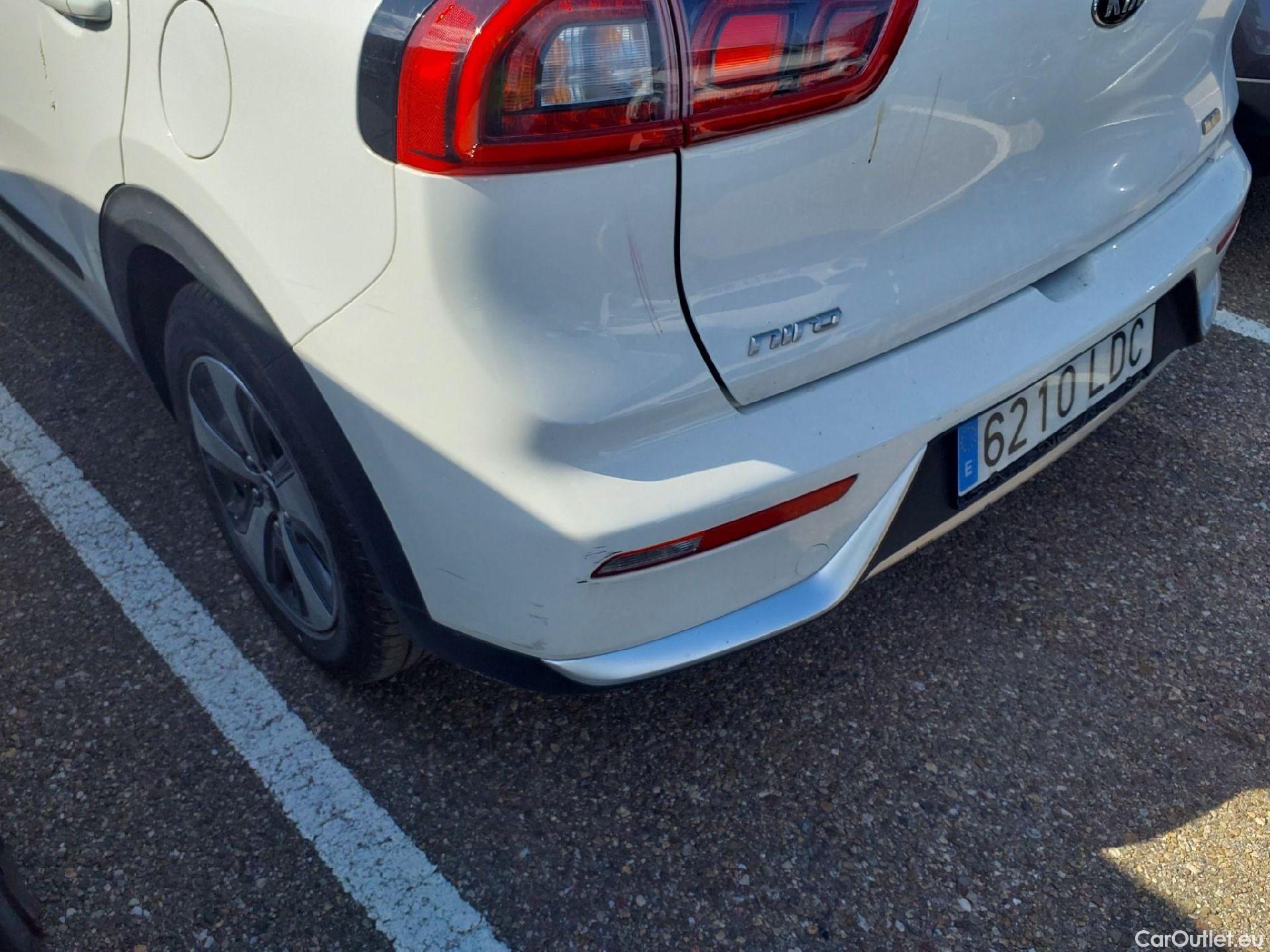  KIA  Niro KIA  / 2016 / 5P / crossover 1.6 GDi HEV 104kW (141CV) Concept #13