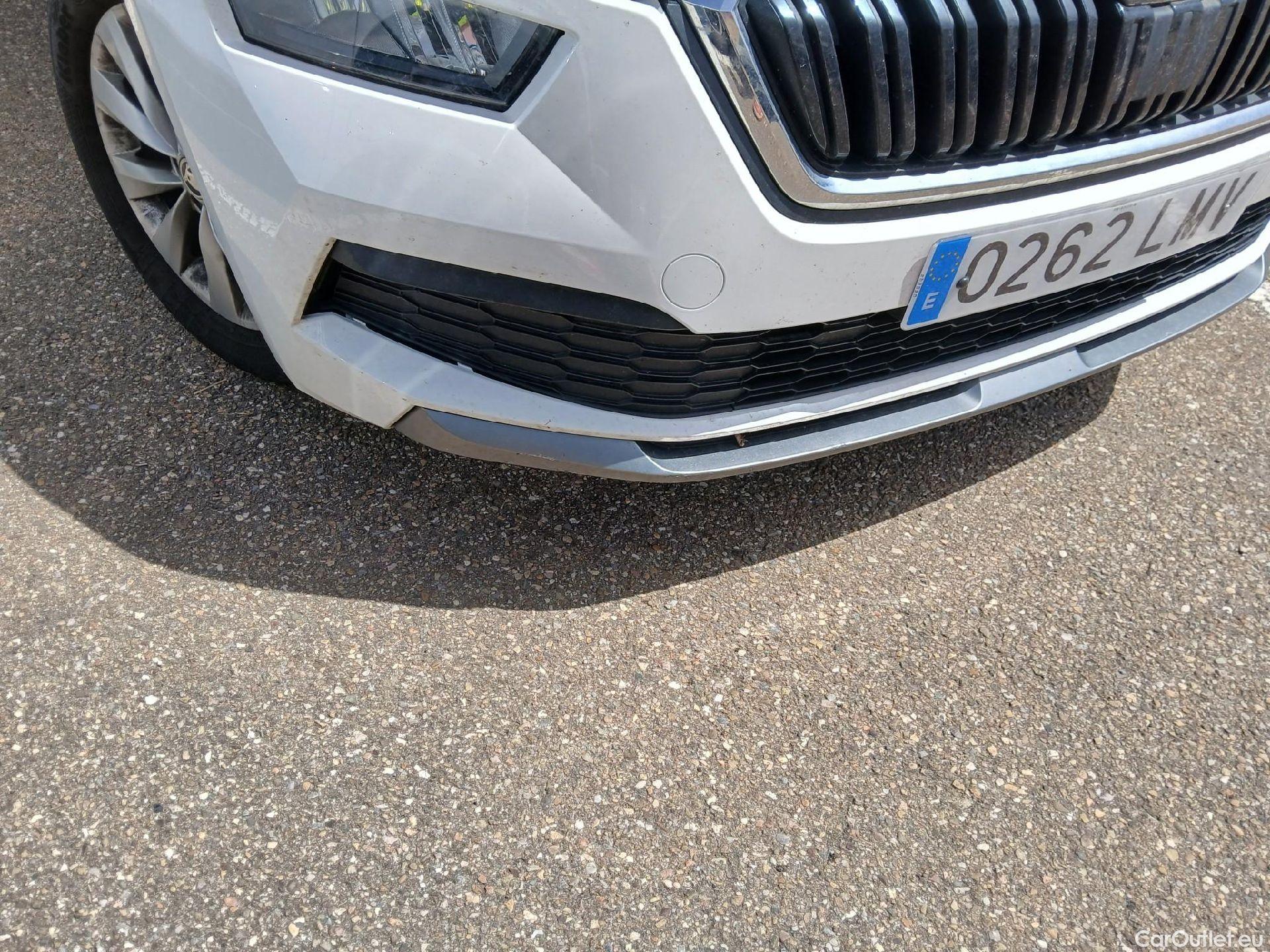  Skoda  KAMIQ SKODA  1.0 TSI 81kW (110CV) DSG Ambition #3