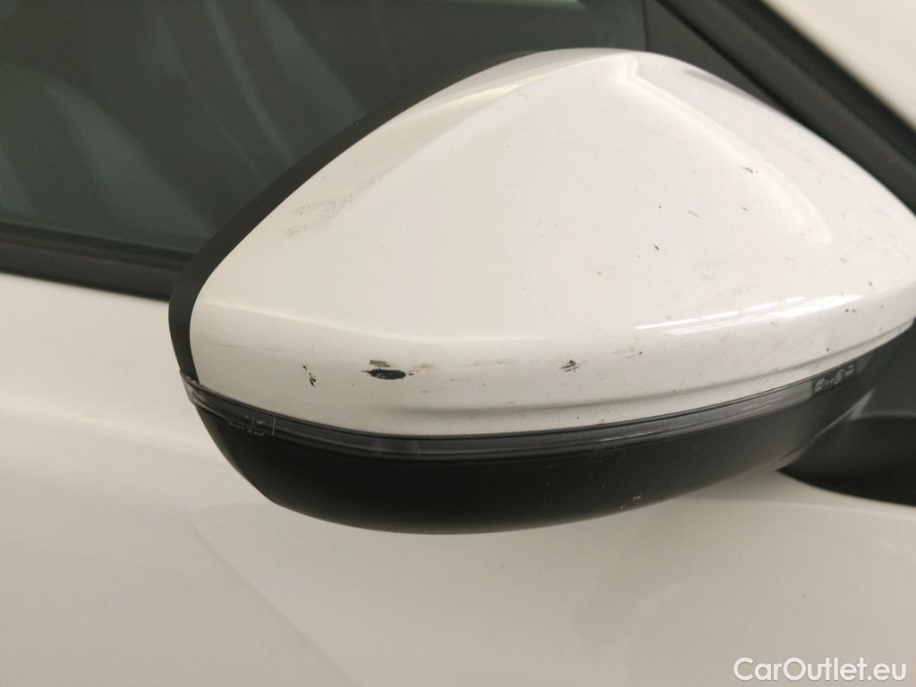  Peugeot  2008 PEUGEOT  / 2019 / 5P / todoterreno Allure BlueHDI 100 S&S BVM6 (AC) #22