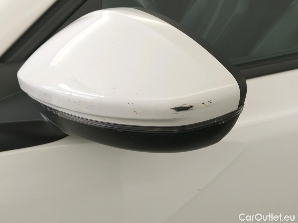  Peugeot  2008 PEUGEOT  / 2019 / 5P / todoterreno Allure BlueHDI 100 S&S BVM6 (AC) #16