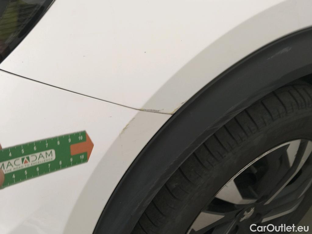  Peugeot  2008 PEUGEOT  / 2019 / 5P / todoterreno Allure BlueHDI 100 S&S BVM6 (AC) #15
