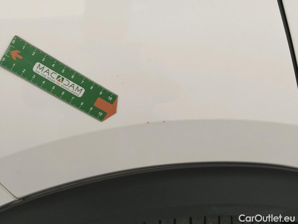  Peugeot  2008 PEUGEOT  / 2019 / 5P / todoterreno Allure BlueHDI 100 S&S BVM6 (AC) #25