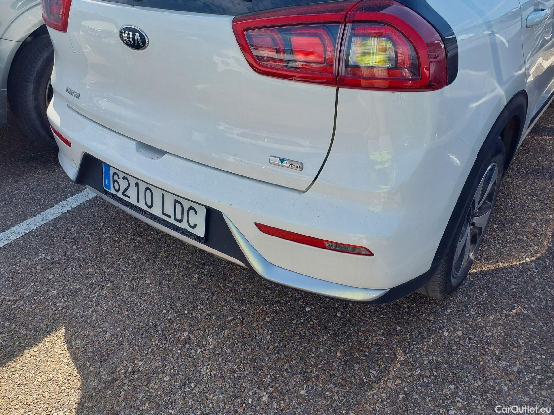  KIA  Niro KIA  / 2016 / 5P / crossover 1.6 GDi HEV 104kW (141CV) Concept #18