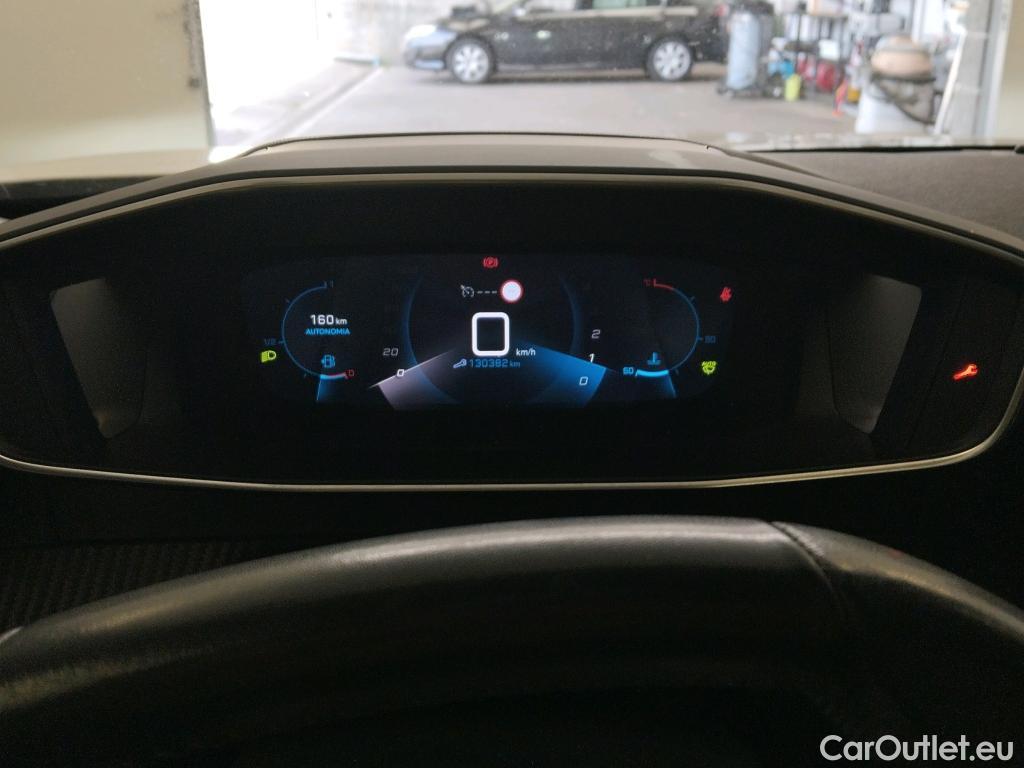  Peugeot  2008 PEUGEOT  / 2019 / 5P / todoterreno Allure BlueHDI 100 S&S BVM6 (AC) #33