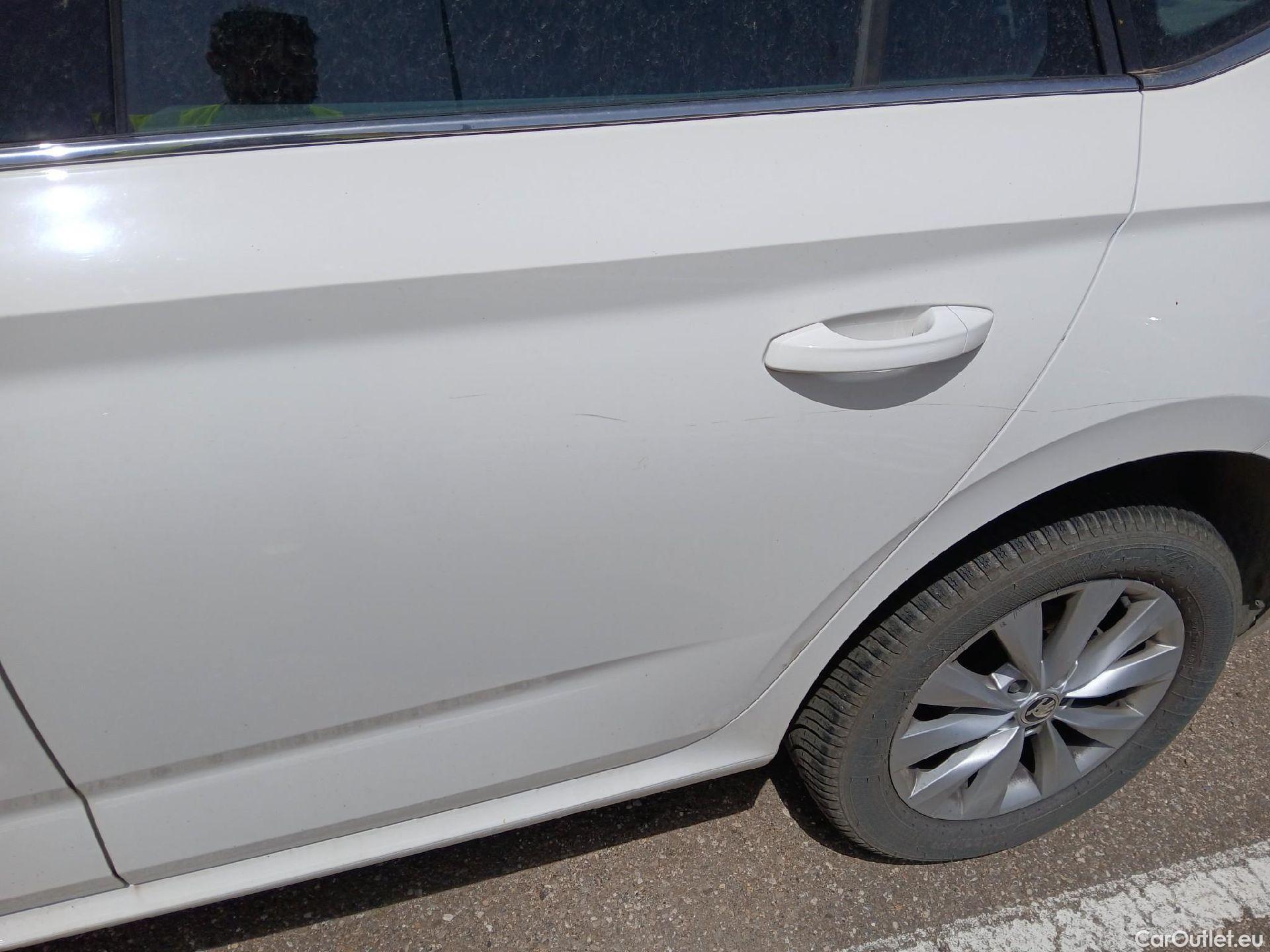  Skoda  KAMIQ SKODA  1.0 TSI 81kW (110CV) DSG Ambition #10
