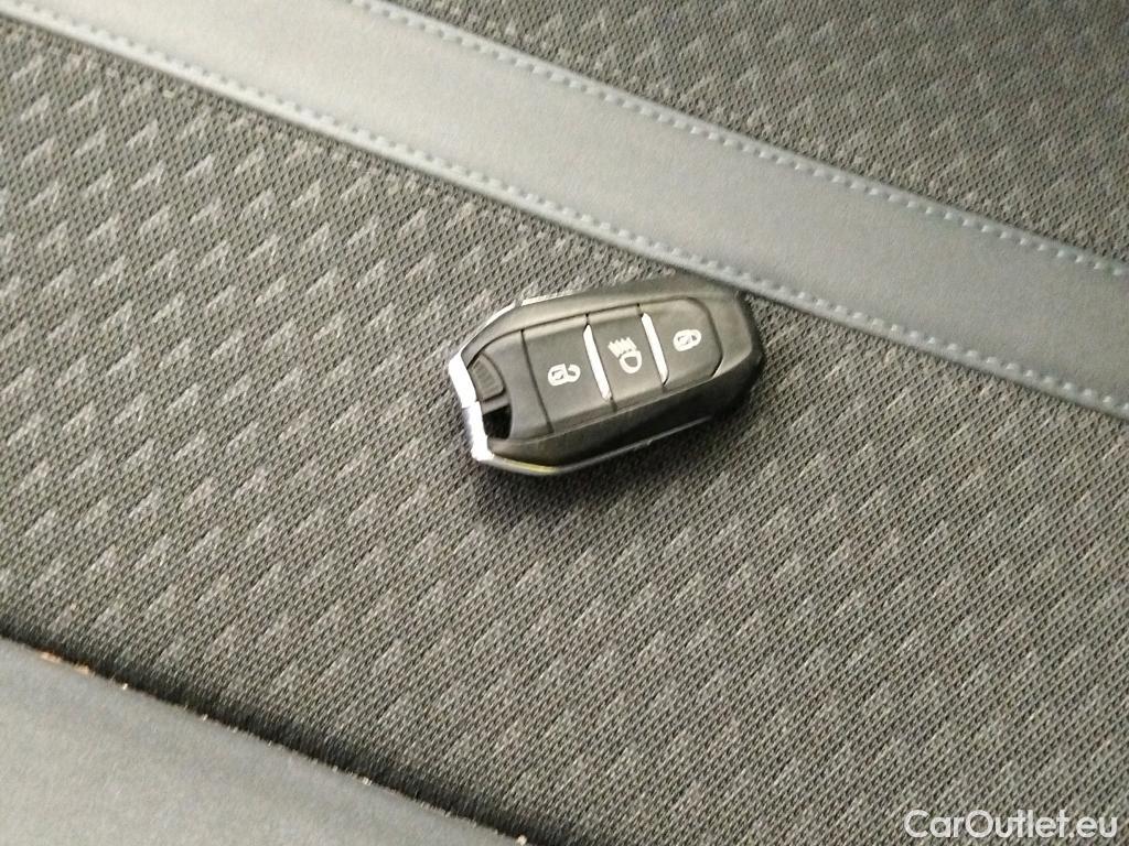  Peugeot  2008 PEUGEOT  / 2019 / 5P / todoterreno Allure BlueHDI 100 S&S BVM6 (AC) #1