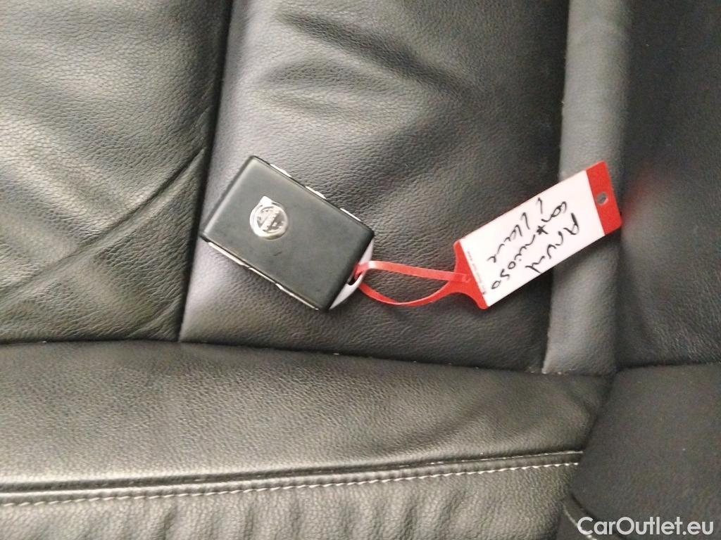 Volvo  XC 40 VOLVO XC40 / 2017 / 5P / todoterreno 2.0 B3 G Inscription Auto #2