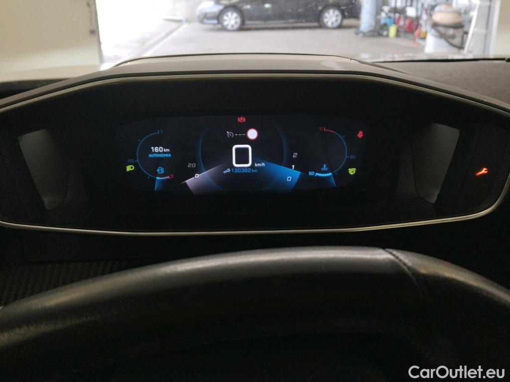  Peugeot  2008 PEUGEOT  / 2019 / 5P / todoterreno Allure BlueHDI 100 S&S BVM6 (AC) #34