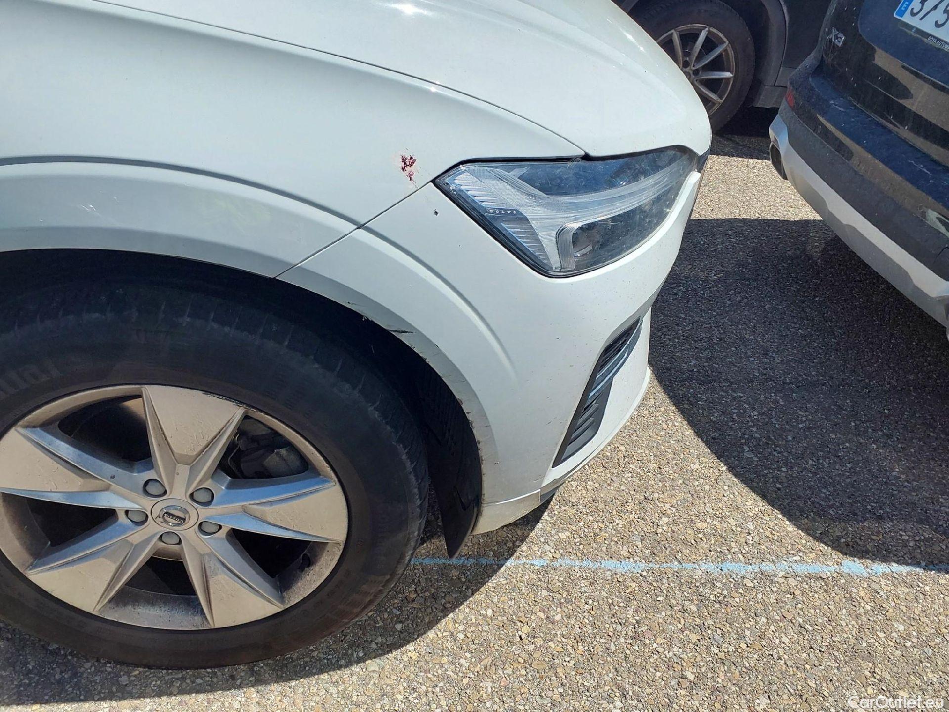  Volvo  XC60 VOLVO  / 5P / 2.0 B4 D Momentum Pro Auto 200 CV #4
