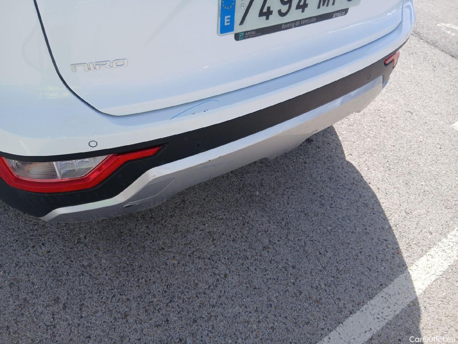  KIA  Niro KIA  / 2022 / 5P / crossover 1.6 GDi HEV 104kW (141CV) Concept #26