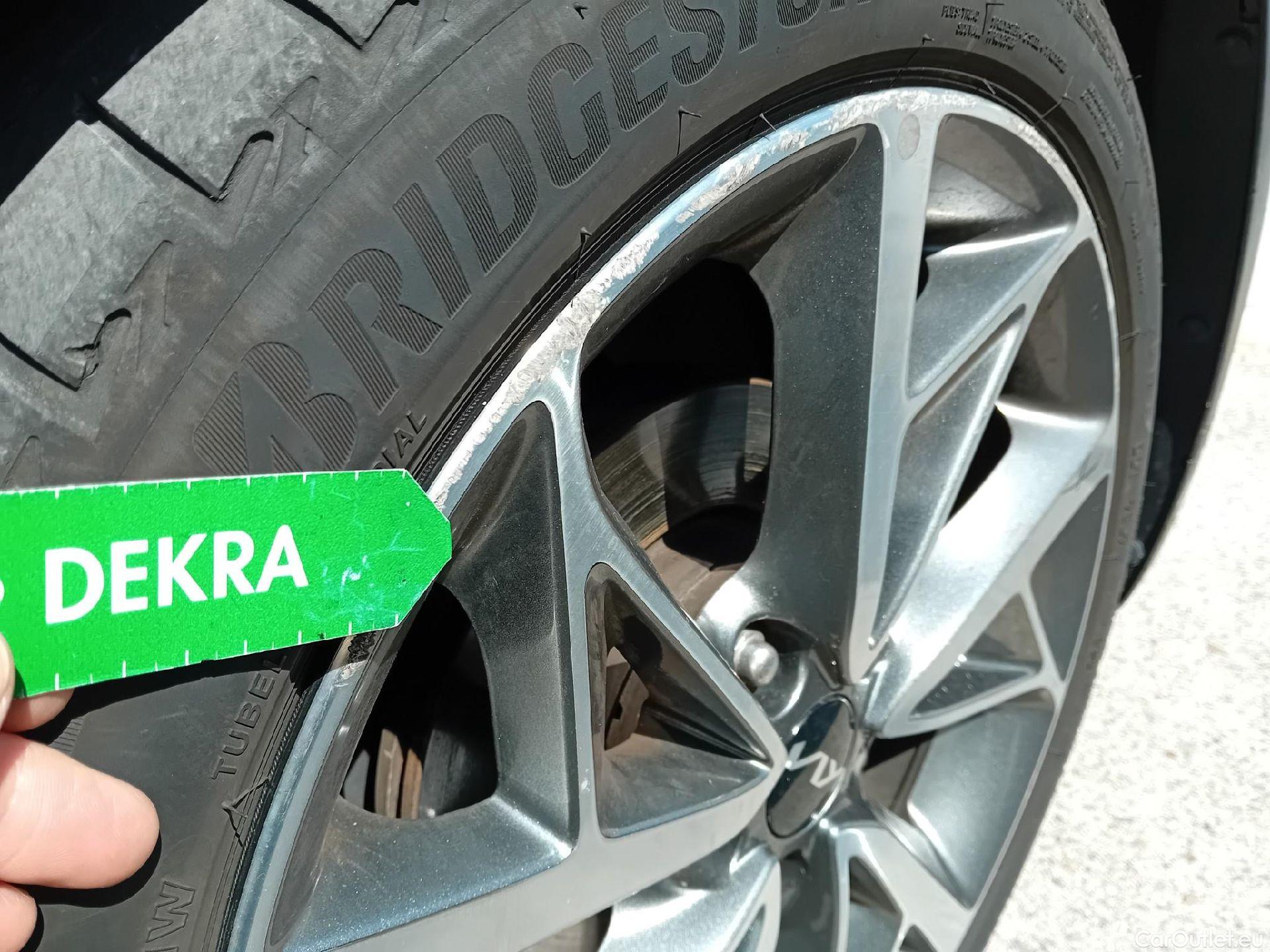  KIA  Niro KIA  / 2019 / 5P / crossover 1.6 GDi HEV 104kW (141CV) Emotion (AC) #48