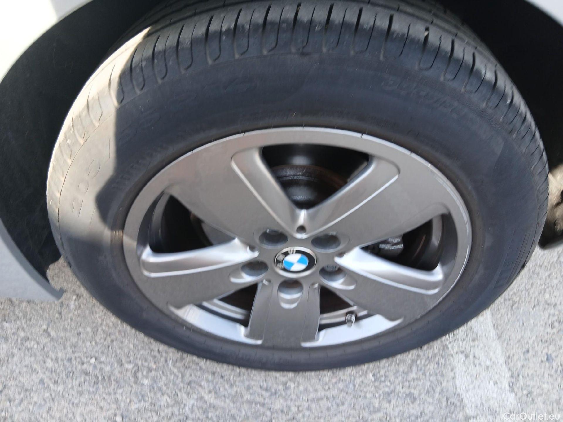  Bmw  Serie 1 BMW  / 2019 / 5P / berlina con portón 116d #19