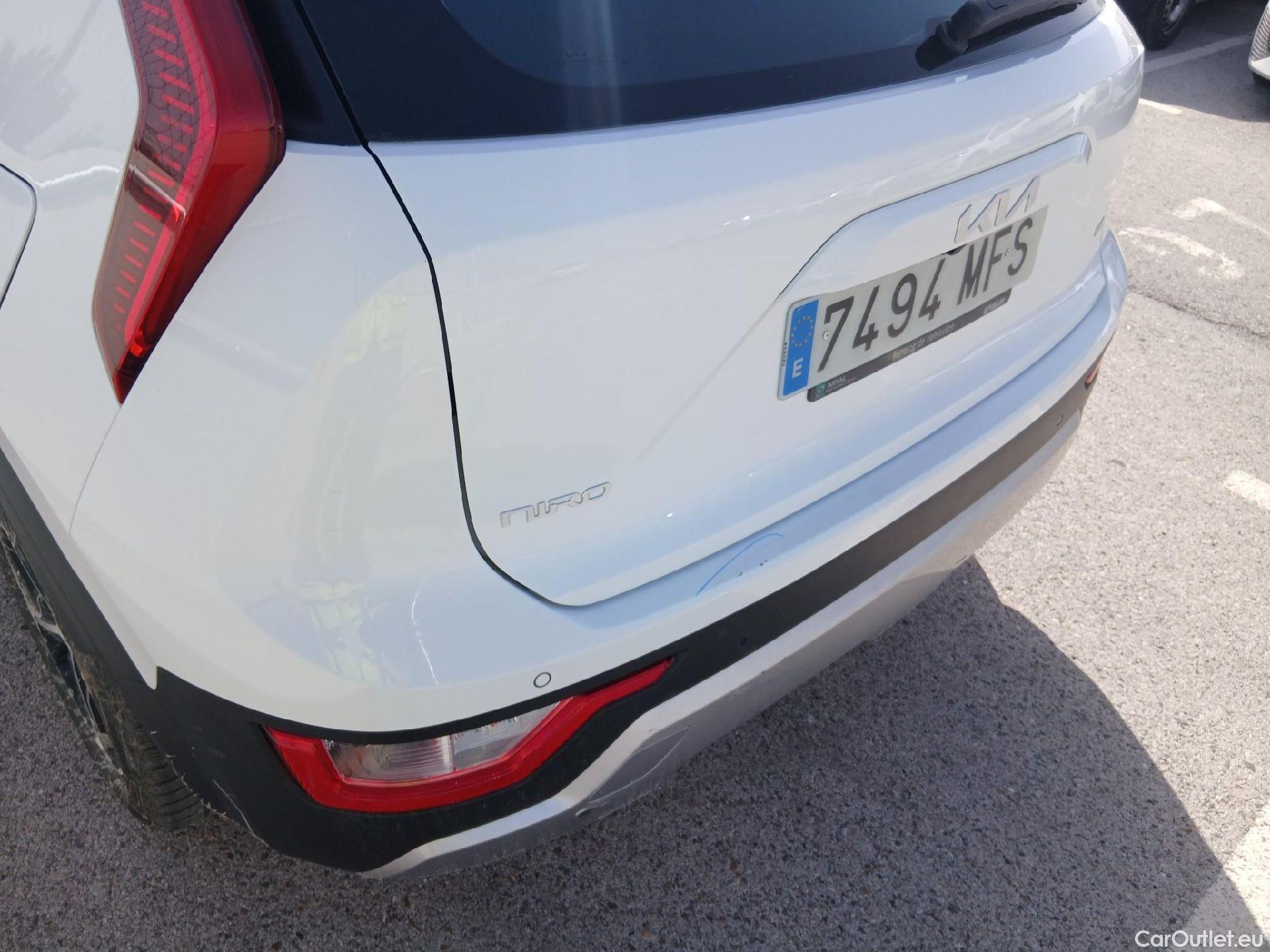  KIA  Niro KIA  / 2022 / 5P / crossover 1.6 GDi HEV 104kW (141CV) Concept #23