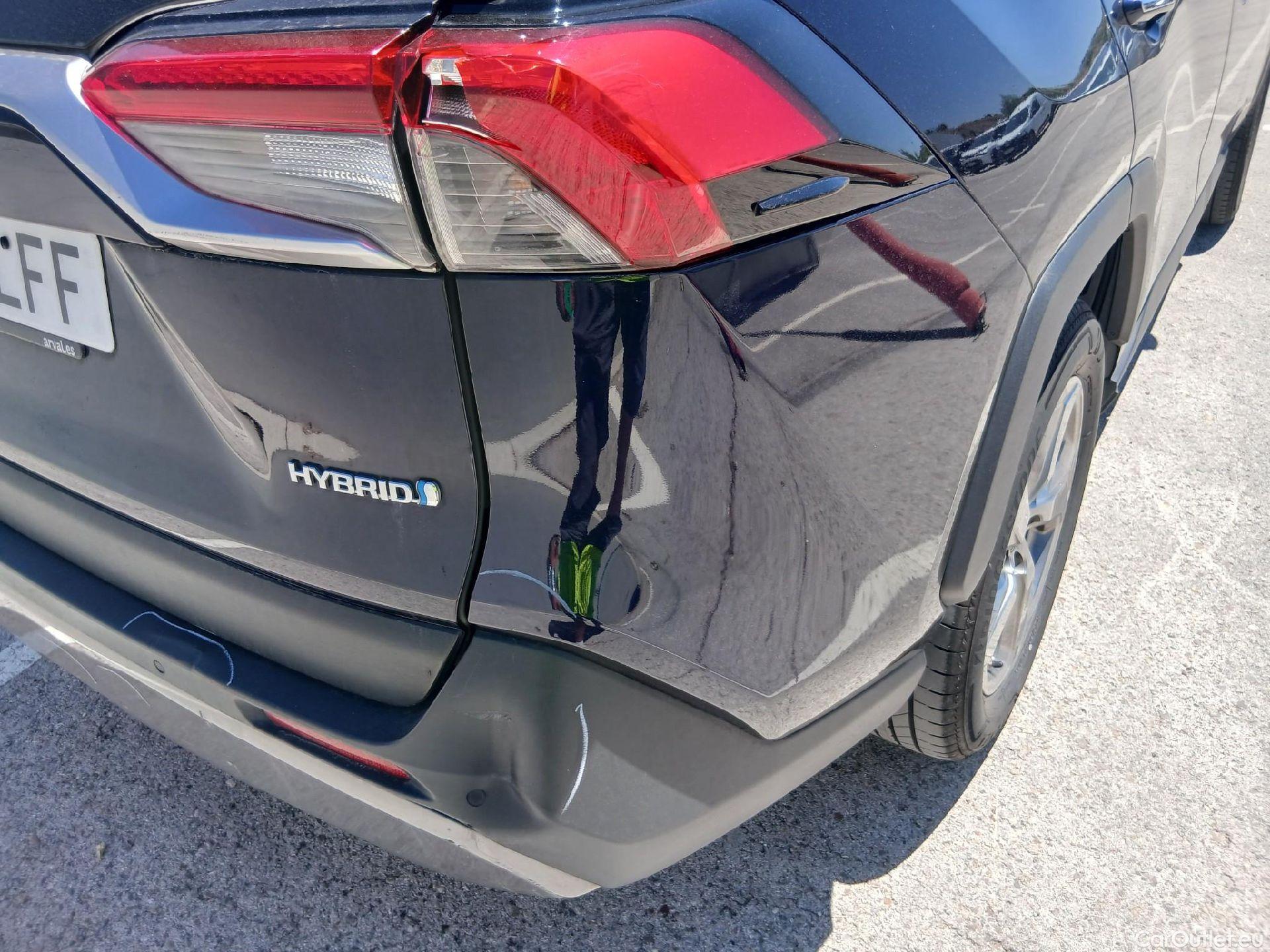 Toyota  RAV4 TOYOTA  / 2018 / 5P / todoterreno 2.5l 220H Luxury #28