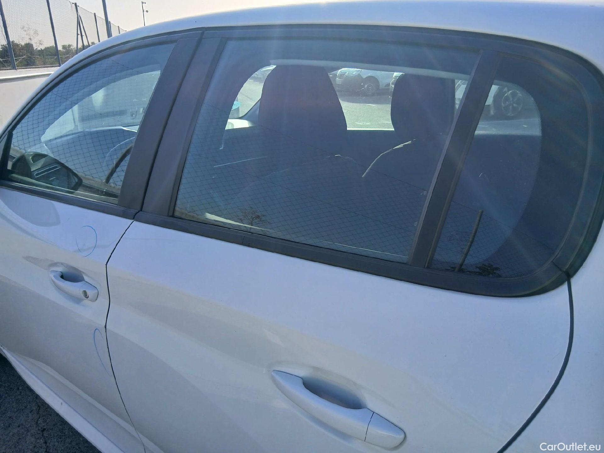  Peugeot  208 PEUGEOT  / 2019 / 5P / berlina con portón BlueHDi 73kW (100CV) Active #26