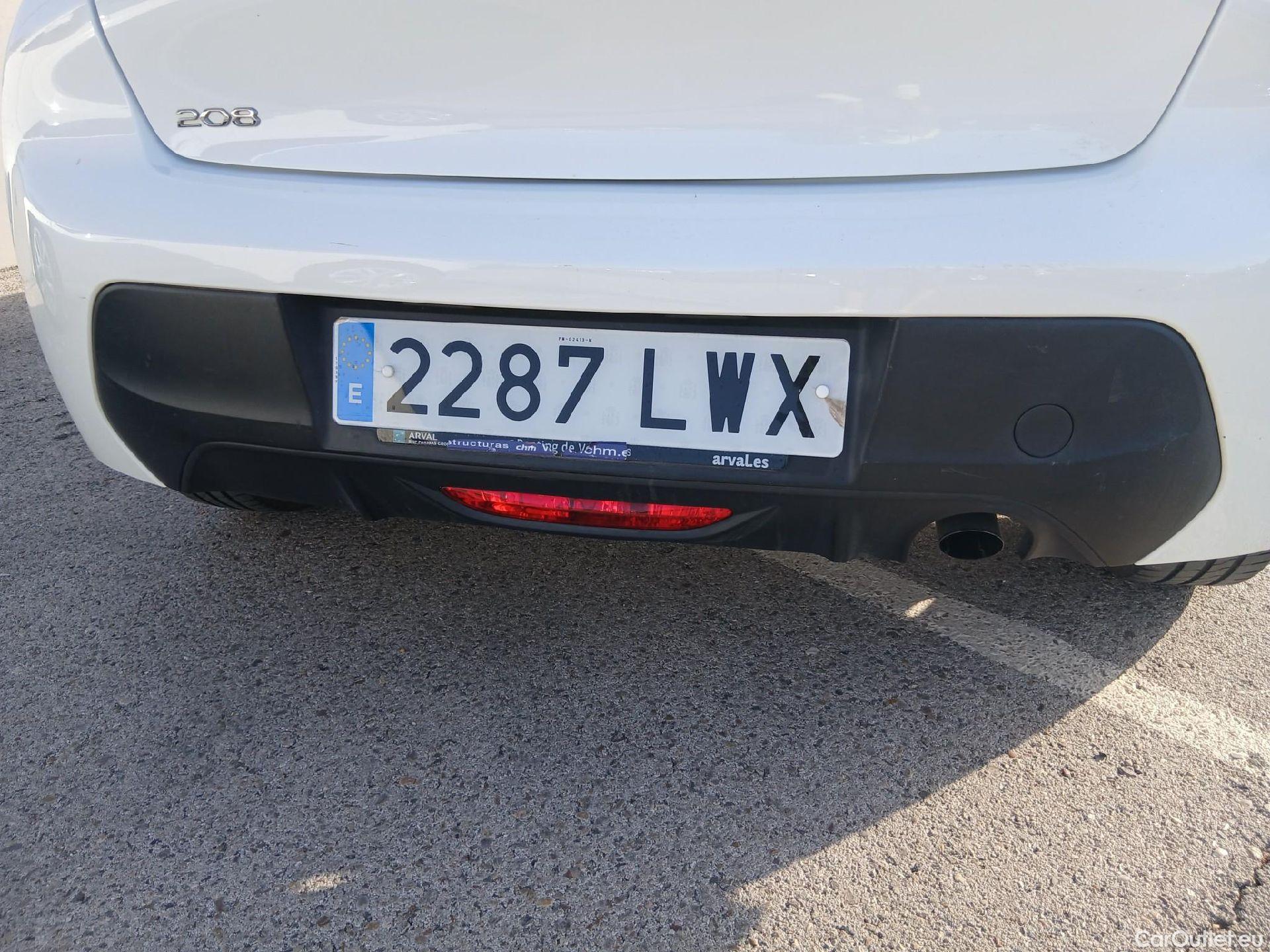  Peugeot  208 PEUGEOT  / 2019 / 5P / berlina con portón BlueHDi 73kW (100CV) Active #32