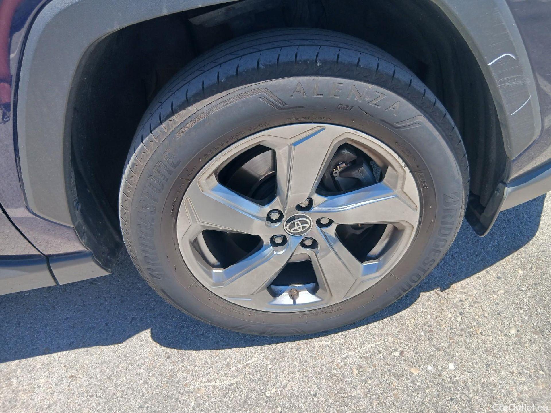  Toyota  RAV4 TOYOTA  / 2018 / 5P / todoterreno 2.5l 220H Luxury #47