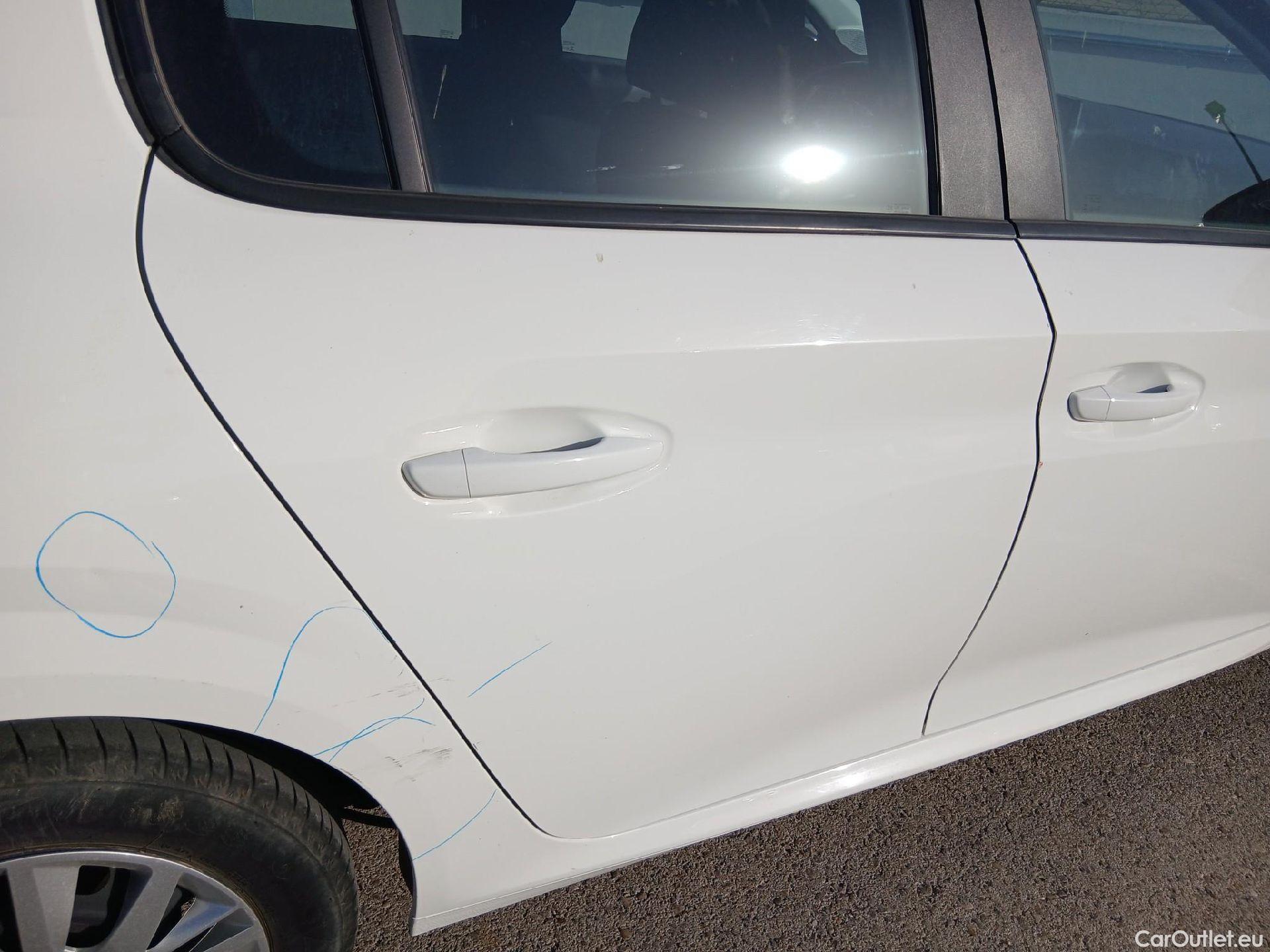  Peugeot  208 PEUGEOT  / 2019 / 5P / berlina con portón BlueHDi 73kW (100CV) Active #40