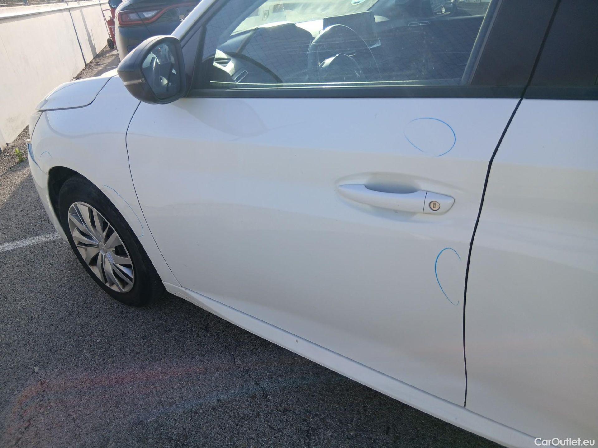 Peugeot  208 PEUGEOT  / 2019 / 5P / berlina con portón BlueHDi 73kW (100CV) Active #17