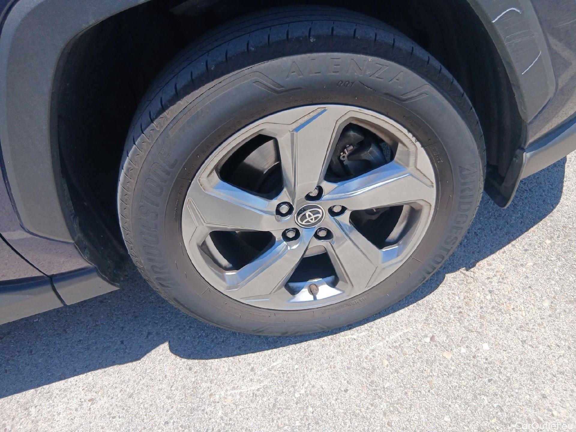  Toyota  RAV4 TOYOTA  / 2018 / 5P / todoterreno 2.5l 220H Luxury #46