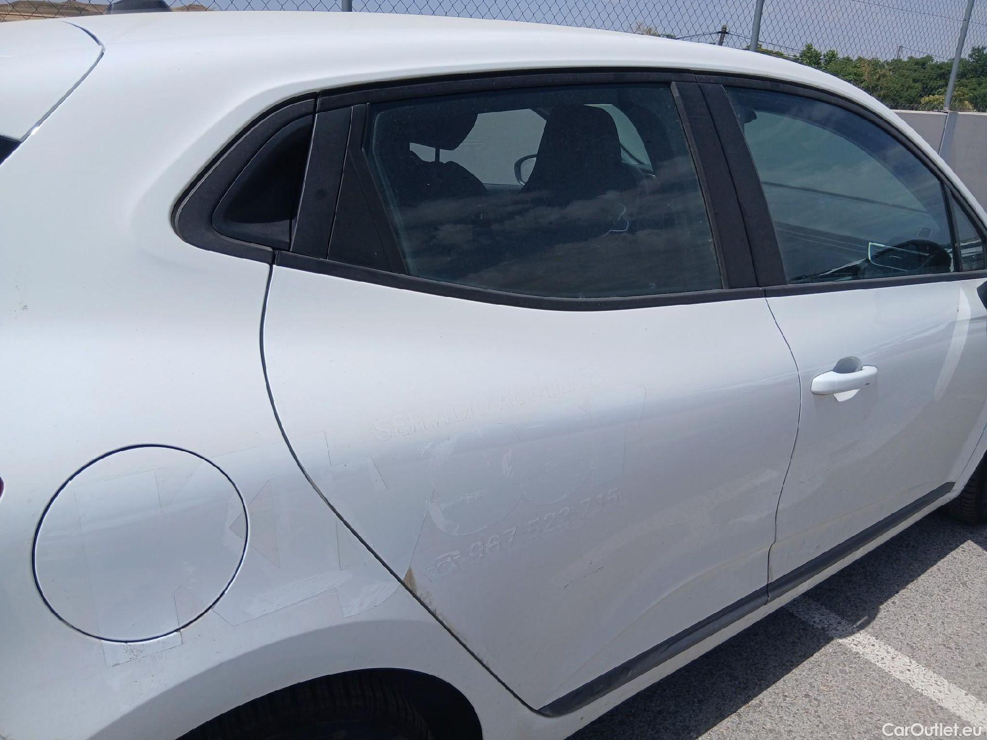  Renault  Clio RENAULT  / 2019 / 5P / berlina con portón Equilibre Blue dCi 74kW (100CV) #23