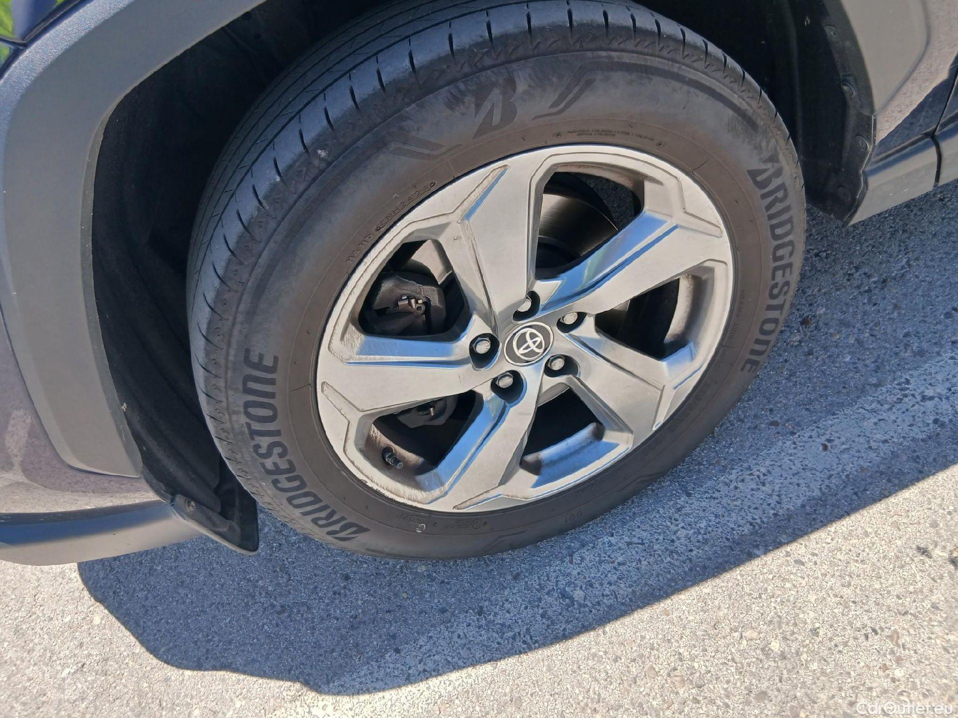  Toyota  RAV4 TOYOTA  / 2018 / 5P / todoterreno 2.5l 220H Luxury #10