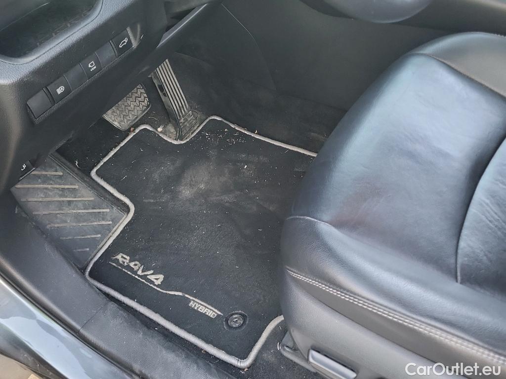  Toyota  RAV4 TOYOTA  / 2018 / 5P / todoterreno 2.5l 220H Luxury #15