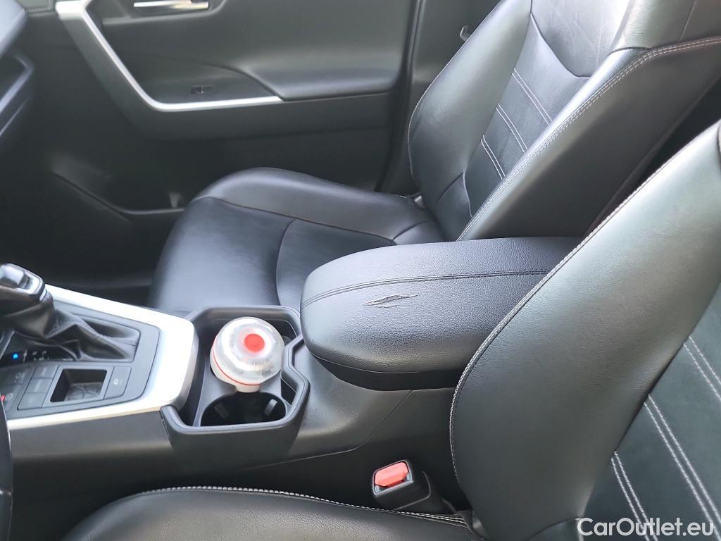  Toyota  RAV4 TOYOTA  / 2018 / 5P / todoterreno 2.5l 220H Luxury #5