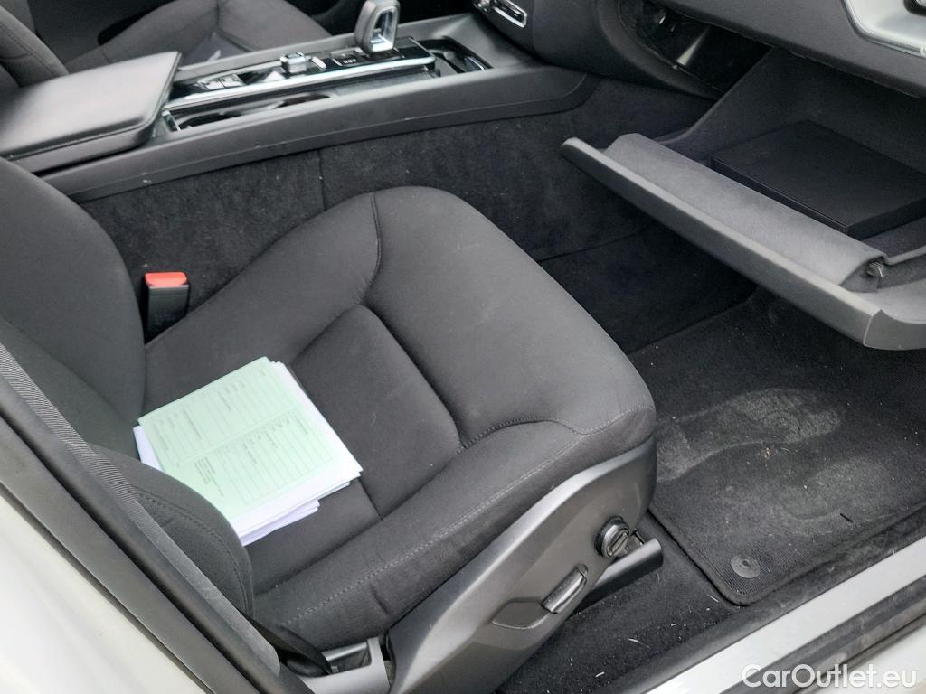  Volvo  XC60 VOLVO  / 2017 / 5P / todoterreno 2.0 B4 D Momentum Pro Auto #16