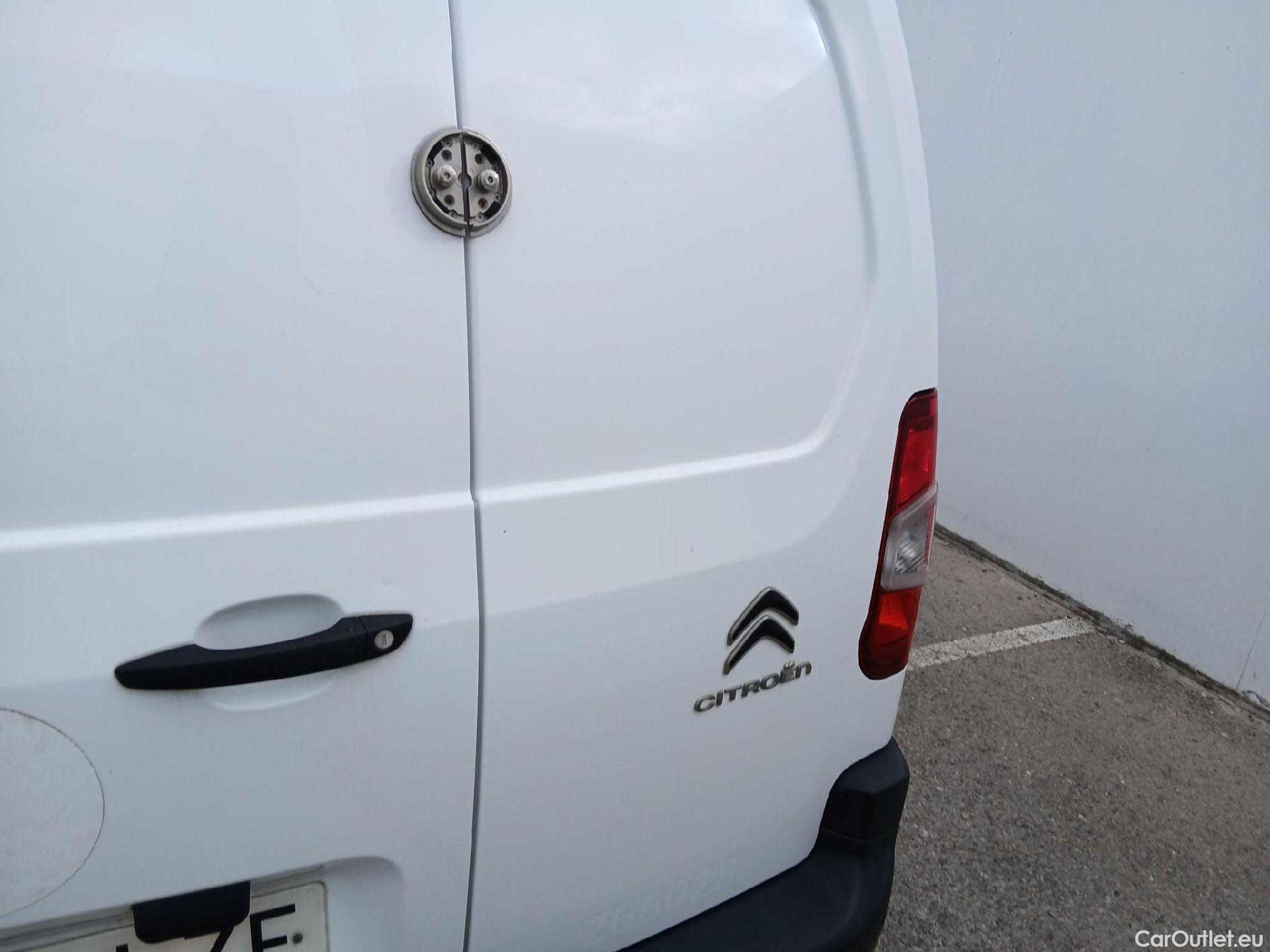  Citroen  Berlingo CITROEN  / 2018 / 4P / furgón derivado de turismo Talla M BlueHDi 100 CLUB (CA) #19