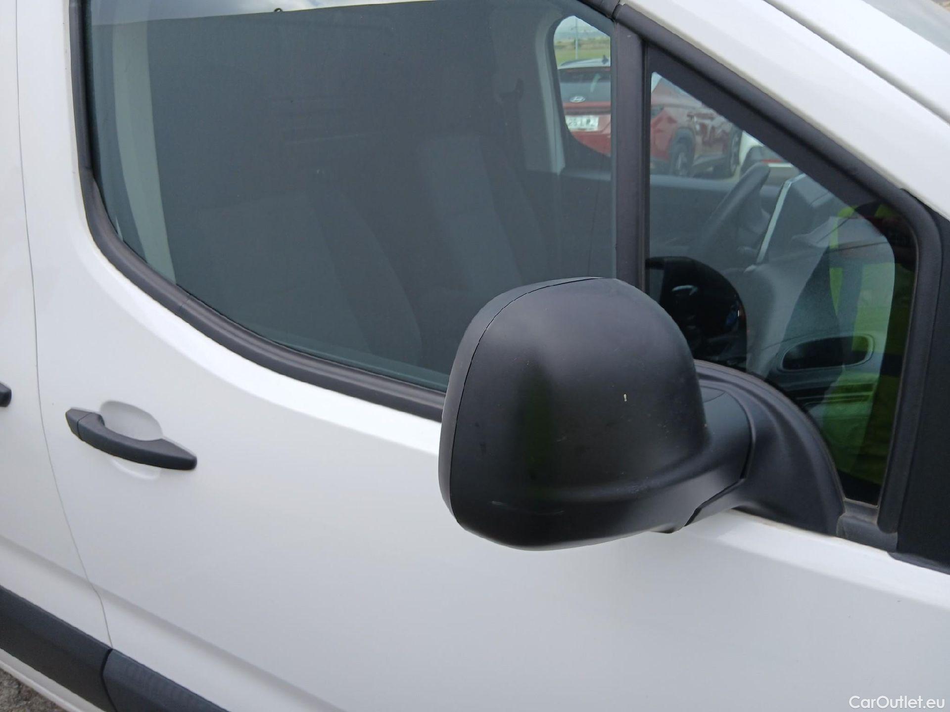  Citroen  Berlingo CITROEN  / 2018 / 4P / furgón derivado de turismo Talla M BlueHDi 100 CLUB (CA) #26
