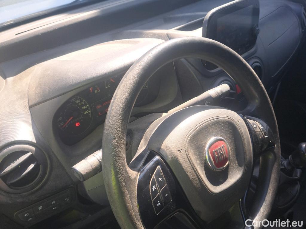  Fiat  Fiorino FIAT  / 2016 / 3P / furgón derivado de turismo Cargo Base 1.4 Natural Power 51kW (70CV) #35