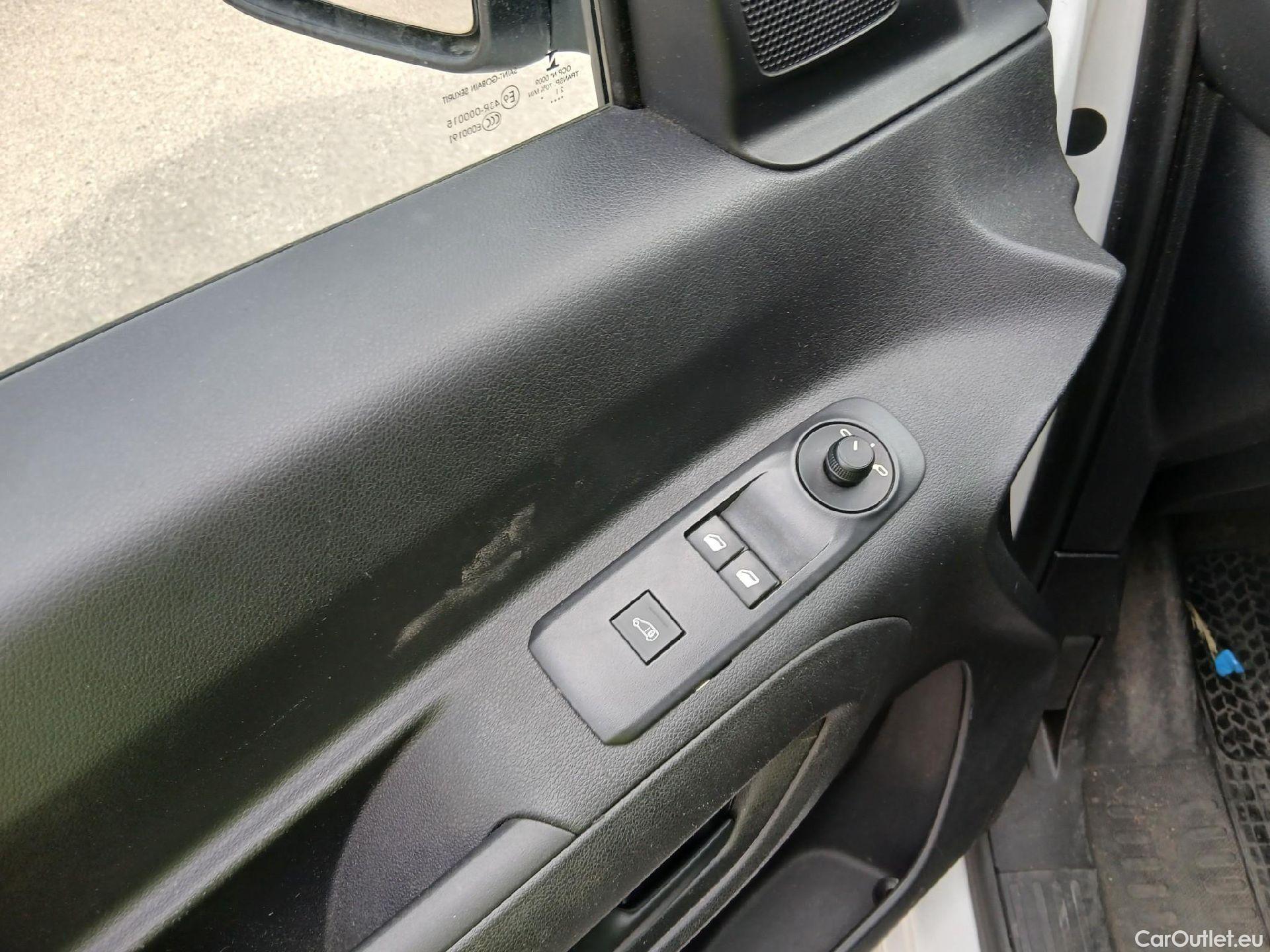  Citroen  Berlingo CITROEN  / 2018 / 4P / furgón derivado de turismo Talla M BlueHDi 100 CLUB (CA) #30