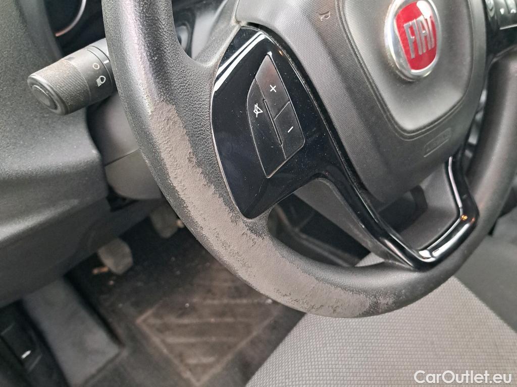  Fiat  Doblo FIAT Doblò Cargo/2015/3P/furgón derivado de turismo Cargo Base Plus 1.3 Mjet 59kW (80CV) #26
