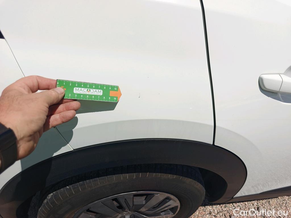  Peugeot  2008 PEUGEOT  / 2019 / 5P / todoterreno Active Puretech 100 S&S BVM6 #29