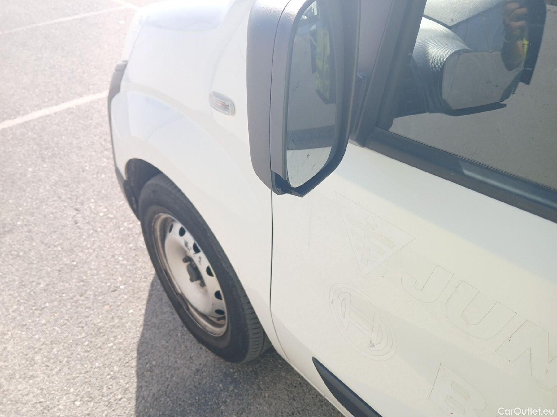  Fiat  Fiorino FIAT  / 2016 / 3P / furgón derivado de turismo Cargo Base N1 1.3 MJet 59 kW (80 CV) #17