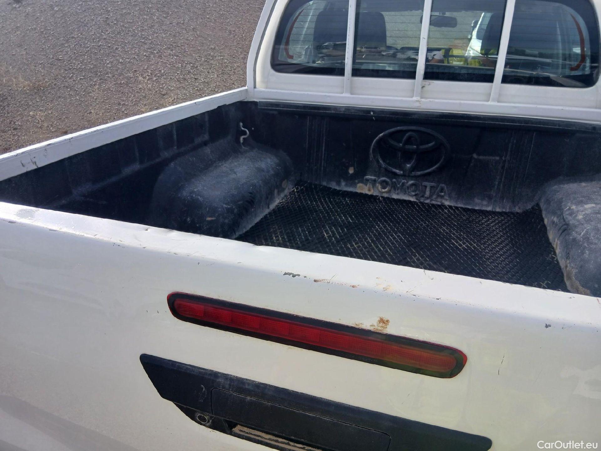  Toyota  Hilux TOYOTA  / 2020 / 4P / pickup 2.4 D-4D Cabina Doble GX #25