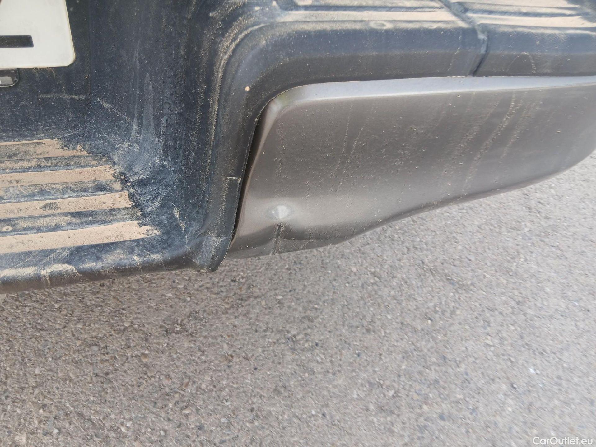  Toyota  Hilux TOYOTA  / 2020 / 4P / pickup 2.4 D-4D Cabina Doble GX #24