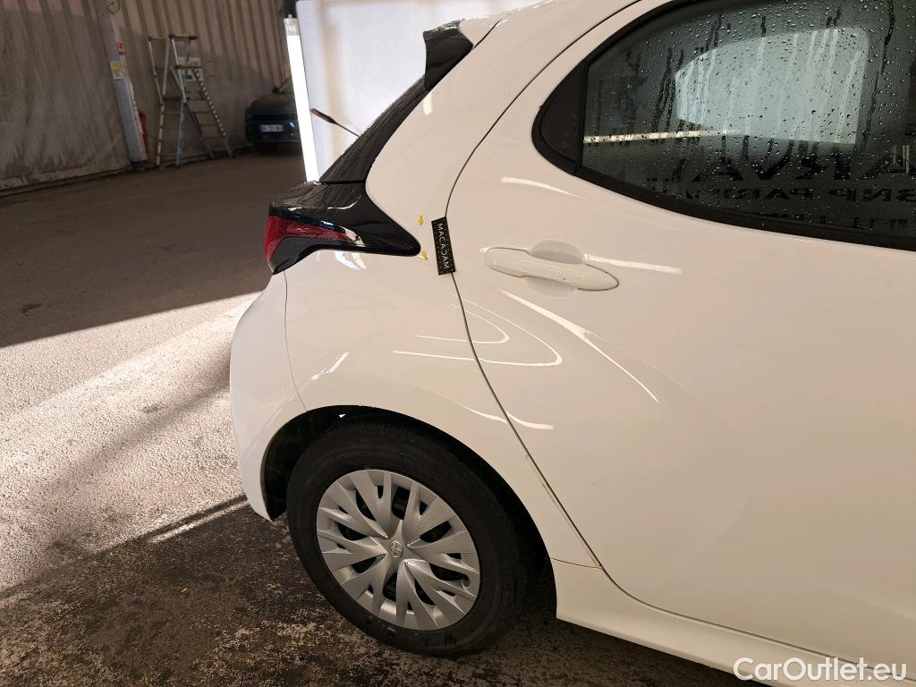  Toyota  Yaris TOYOTA  Hybride / 2019 / 5P / Berline Hybride 116h Dynamic Business Beyond Zer #1