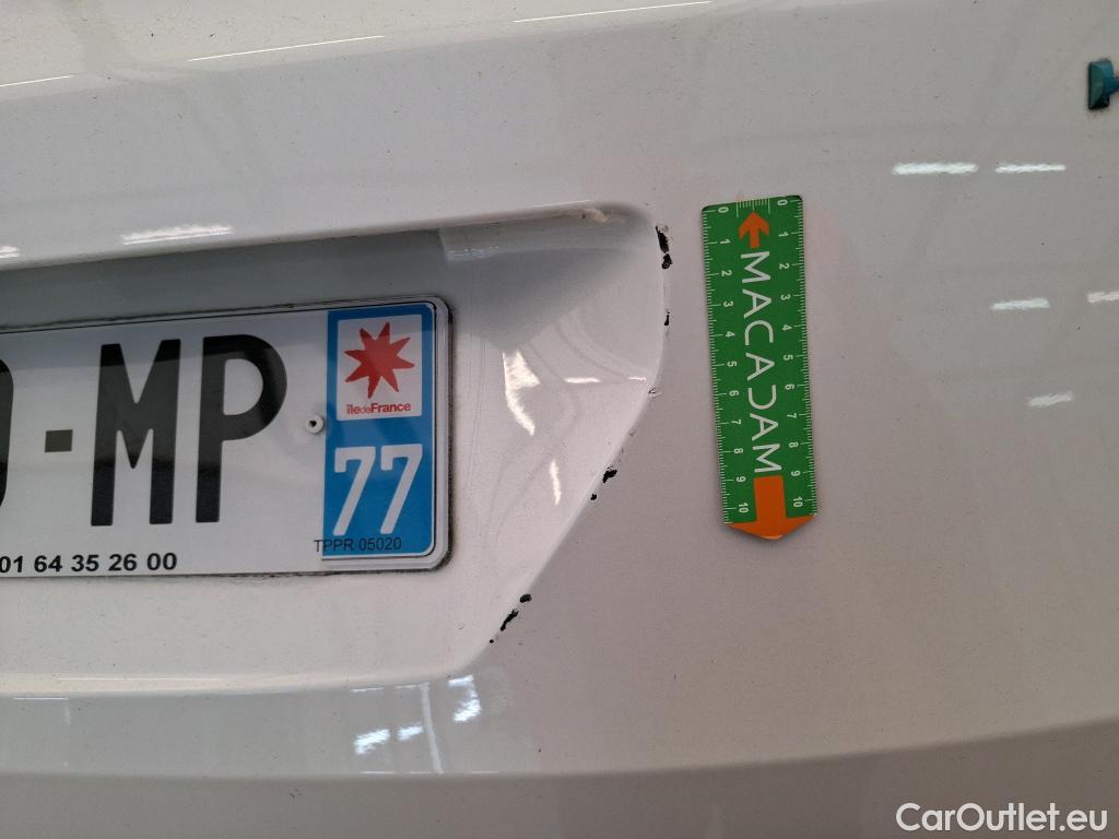  Peugeot  3008 PEUGEOT  / 2020 / 5P / SUV 1.6 HYBRID 225 E-EAT8 GT #24