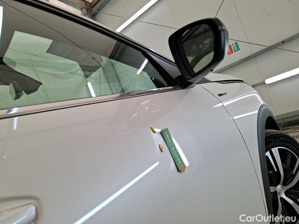  Peugeot  3008 PEUGEOT  / 2020 / 5P / SUV 1.6 HYBRID 225 E-EAT8 GT #19