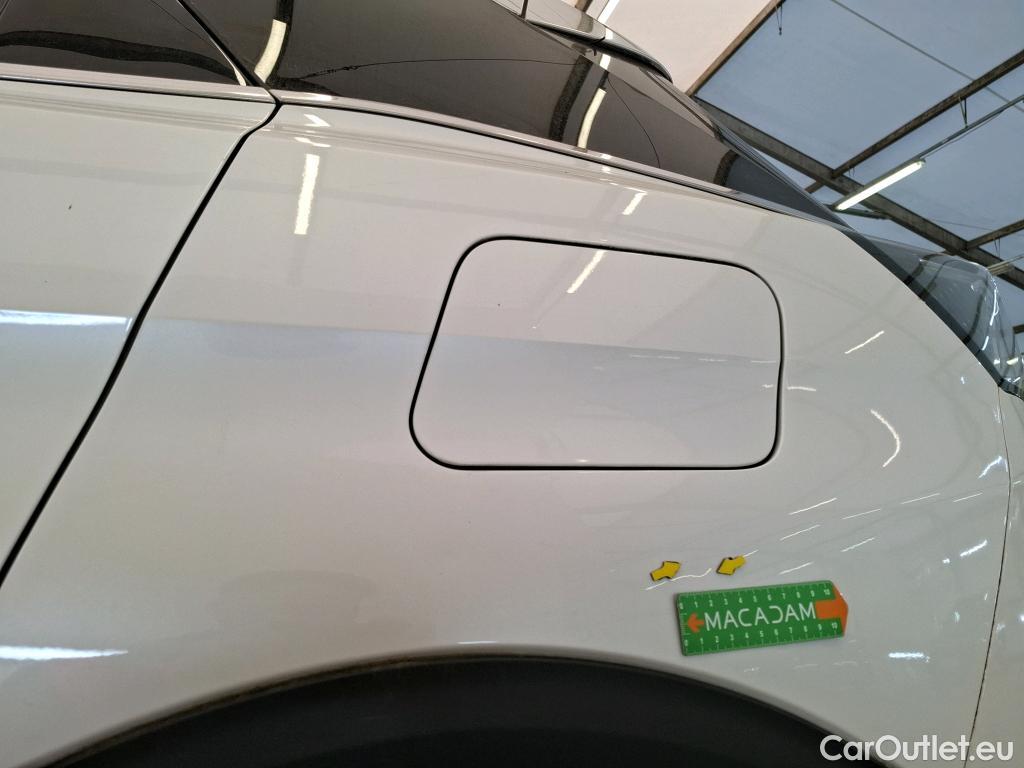  Peugeot  3008 PEUGEOT  / 2020 / 5P / SUV 1.6 HYBRID 225 E-EAT8 GT #14