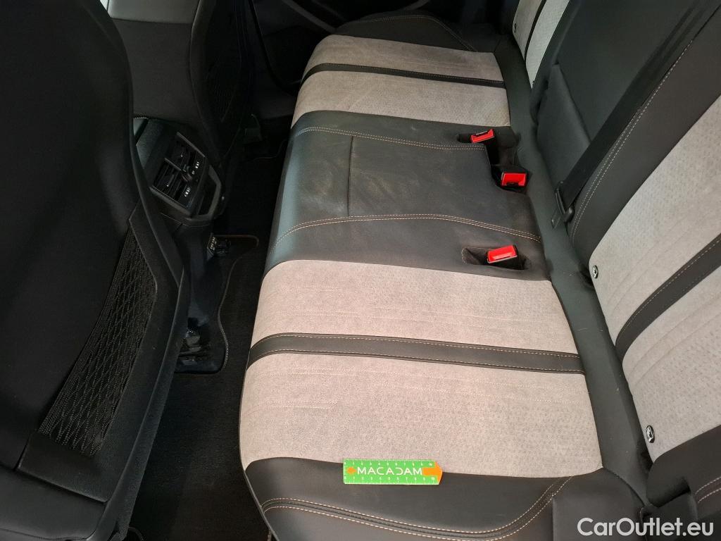  Peugeot  3008 PEUGEOT  / 2020 / 5P / SUV 1.6 HYBRID 225 E-EAT8 GT #21