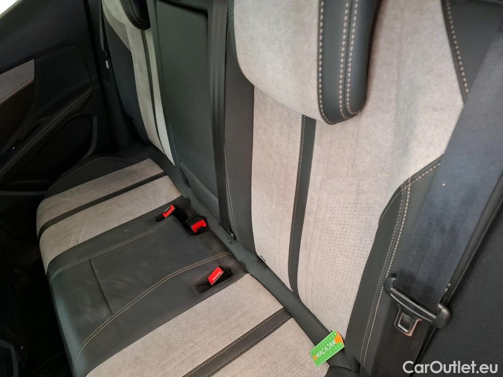  Peugeot  3008 PEUGEOT  / 2020 / 5P / SUV 1.6 HYBRID 225 E-EAT8 GT #22