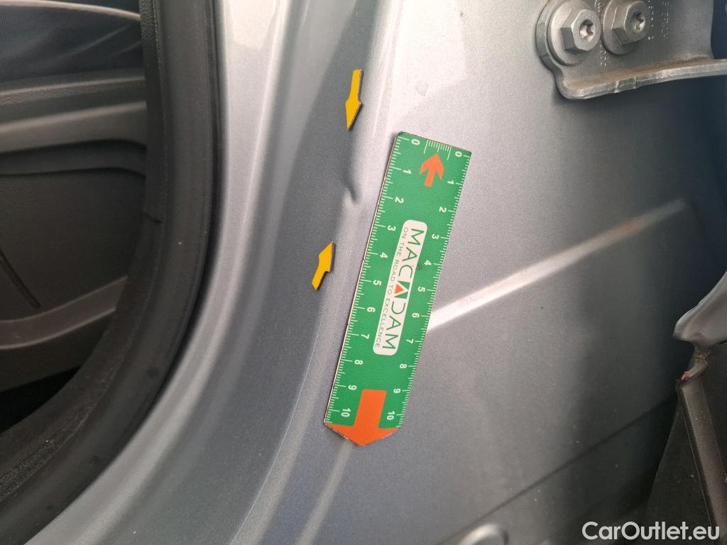  Renault  Captur RENAULT   2019  5P  SUV Intens ETech hybride recharg 160 21 #47