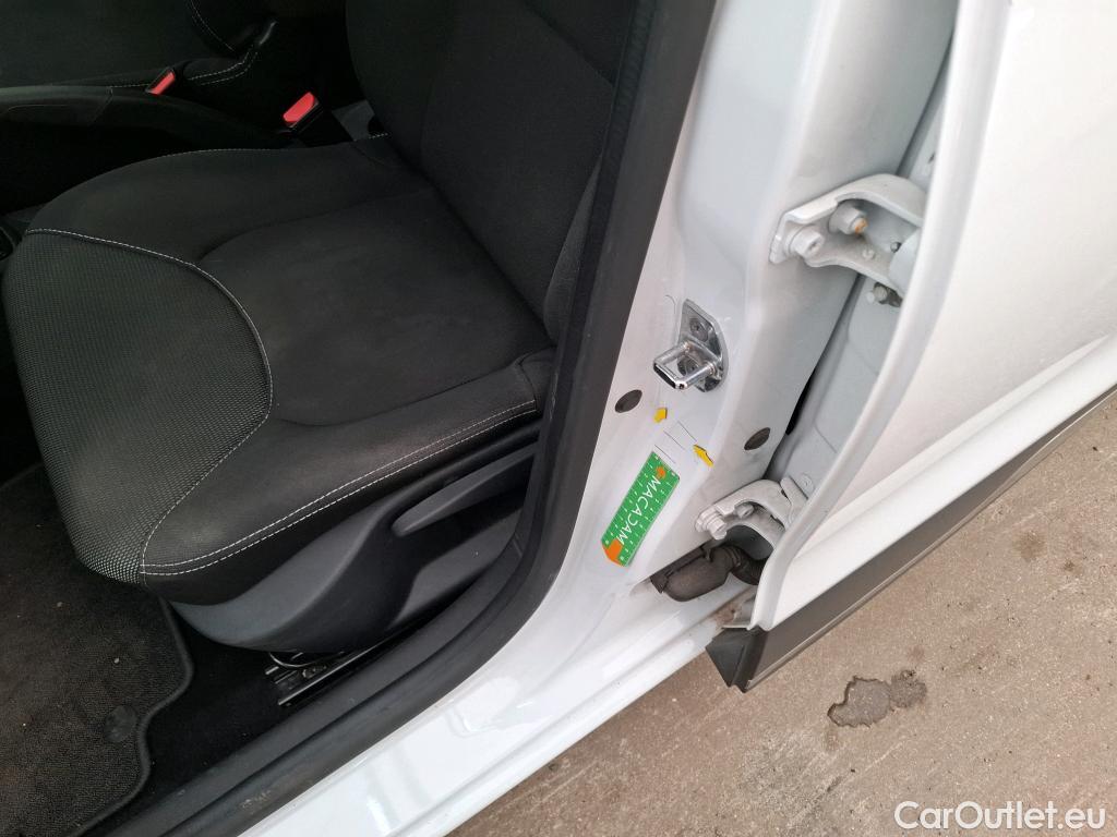  Renault  Clio  IV Business 0.9 TCe 90CV BVM5 E6 #20