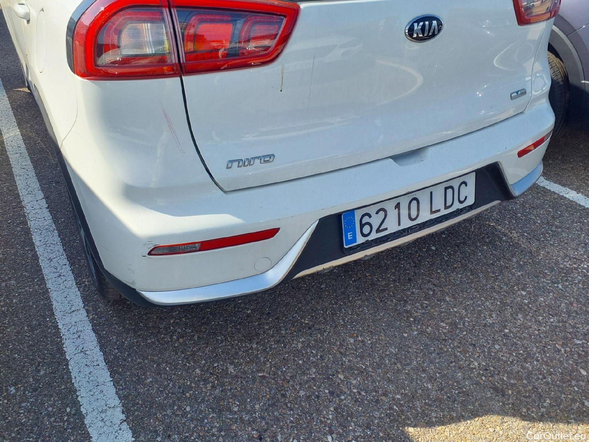  KIA  Niro KIA  / 2016 / 5P / crossover 1.6 GDi HEV 104kW (141CV) Concept #15