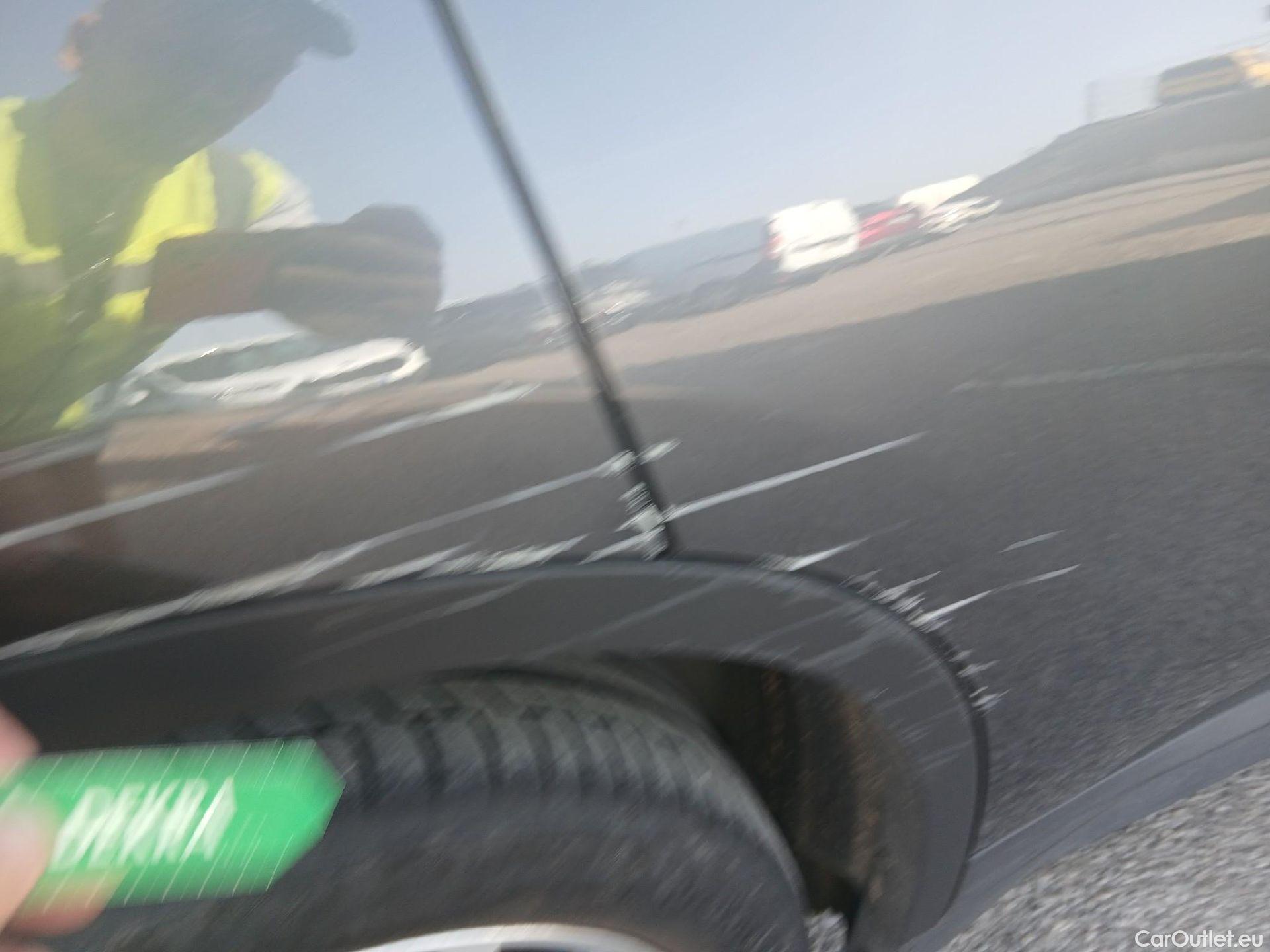  Bmw  X1 BMW  sDrive18iA #24