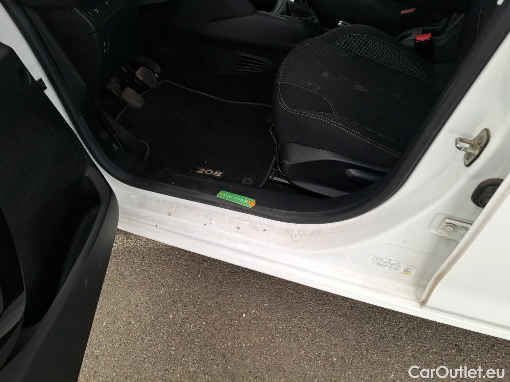  Peugeot  208 PEUGEOT  / 2015 / 5P / Berline &BLUEHDI 100 S&S ALLURE BUSINESS #32
