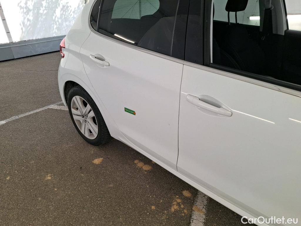  Peugeot  208 PEUGEOT  / 2015 / 5P / Berline &BLUEHDI 100 S&S ALLURE BUSINESS #1